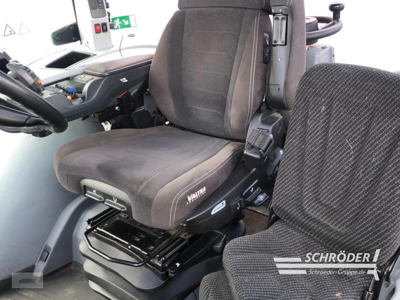 Traktor typu Valtra S 324 SMARTTOUCH | FZW | GPS | RÜFA, Gebrauchtmaschine v Ahlerstedt (Obrázek 14)